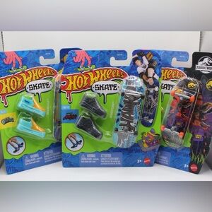 Hot Wheels Skate Toy Set- Jurassic World, Tony Hawk Collection